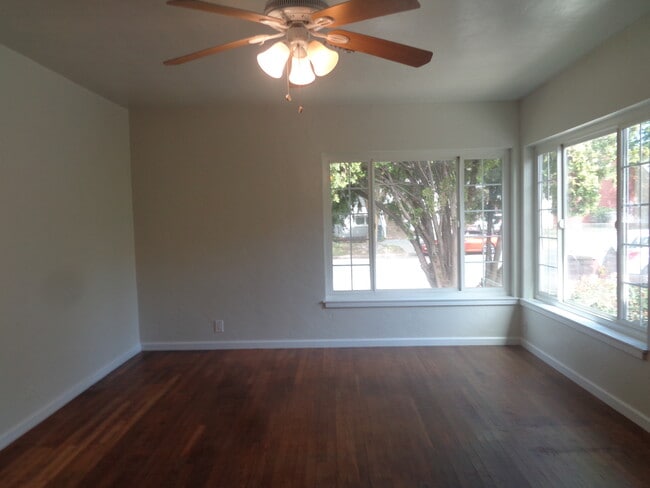Building Photo - 642 B St