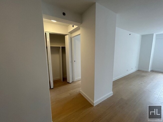 Building Photo - East 39th Street