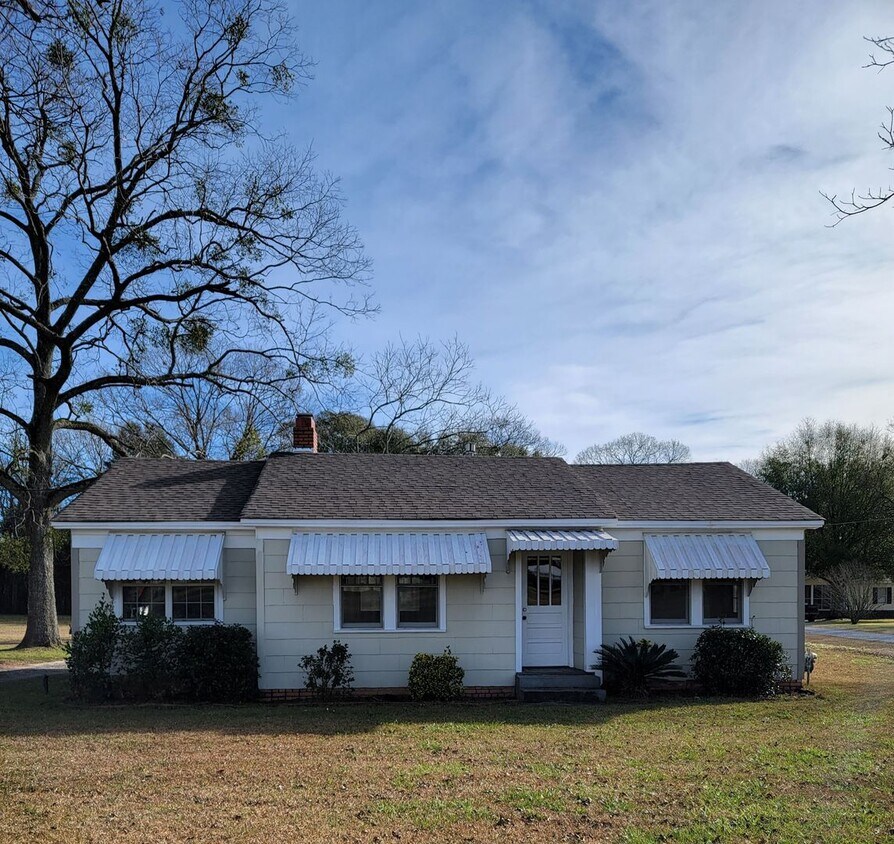 Foto principal - A LOT TO SEE! CALL US FOR A SHOWING!