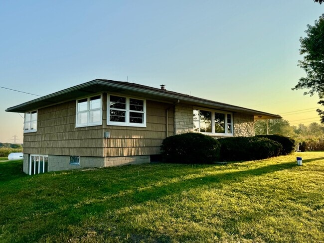 Building Photo - 3 bedroom Home, Buchanan, Country Setting