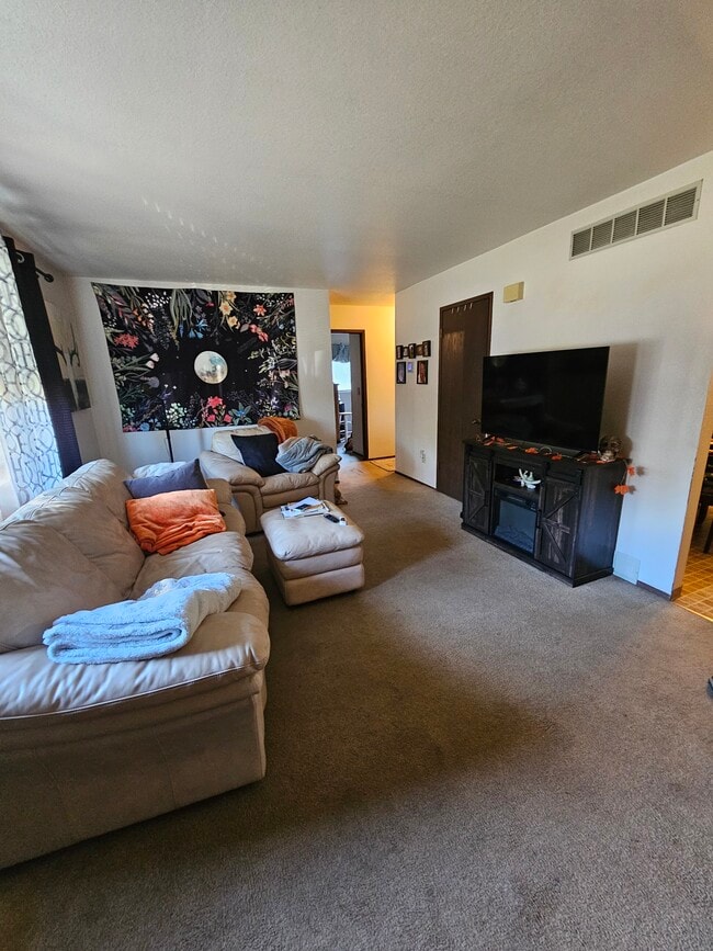 Building Photo - 1405 Pine Cone Rd