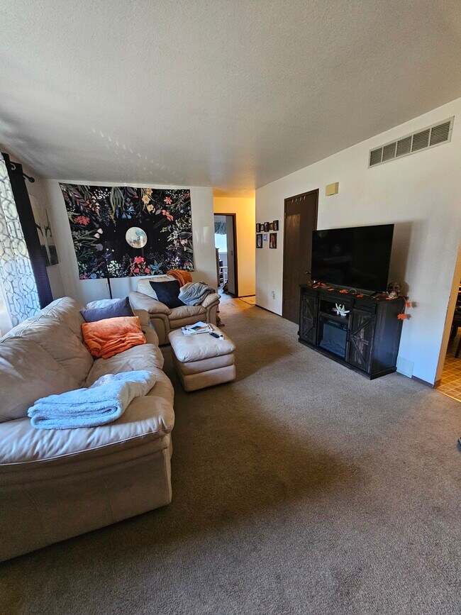 Foto del edificio - 1405 Pine Cone Rd