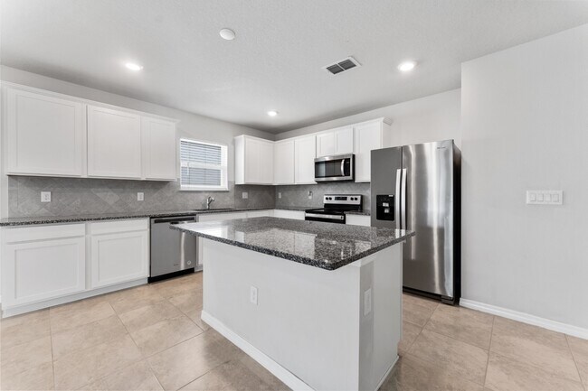 Foto del edificio - Stunning 3 BR + OFFICE / 2 BA / 2 Car Garage home!