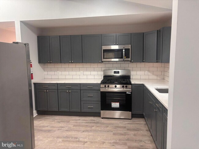 Foto del edificio - 308 Whitehall Rd