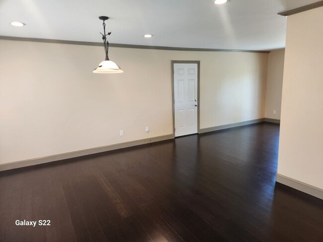 Foto del edificio - Must See, Incredible 3 bedroom, 2 bathroom...