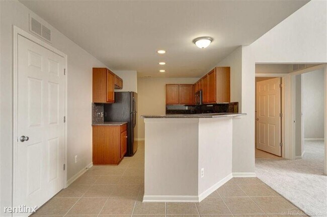Building Photo - 8387 Towne Center Cir