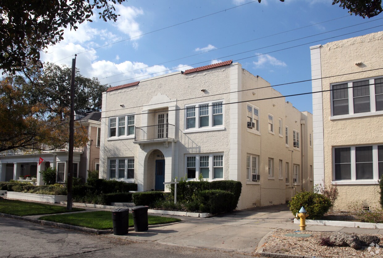 Primary Photo - 2117 W Hills Ave