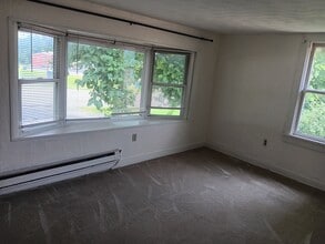Building Photo - 655 N Pike Rd