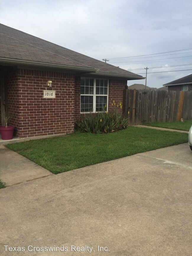 Building Photo - 1018-1018 Sun Meadow Ct
