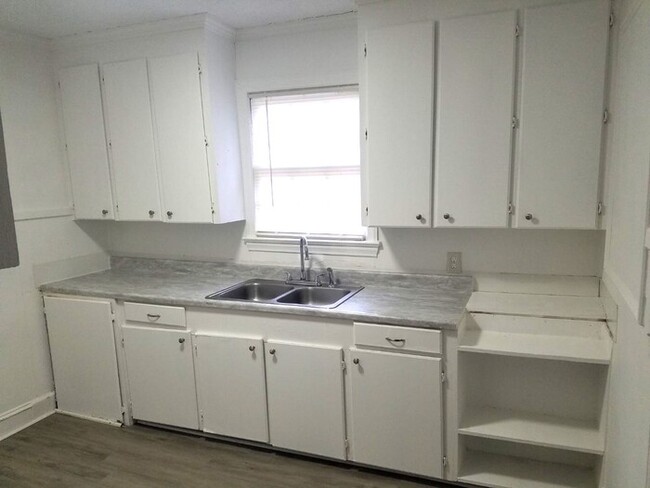 Building Photo - Remodeled Two Bedroom House for Rent in Su...