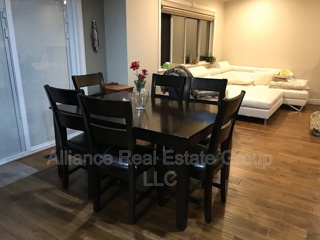 Building Photo - 9677 Whitecliff Pl