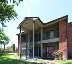 Building Photo - 8800 Westplace Dr