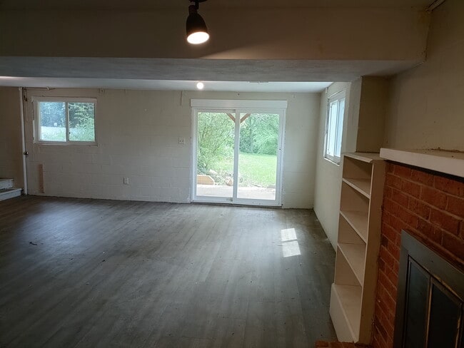 Building Photo - 8629 Pastoral Ln