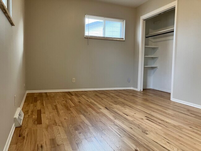 Master (hay puertas de armario) - 1312 Skyline Dr