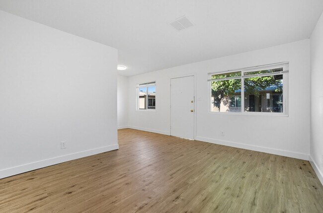 Foto del edificio - 2 Bedroom Unit Near Downtown Las Vegas! *** MOVE-IN SPECIAL! FIRST MONTH'S RENT IS FREE!!! ***