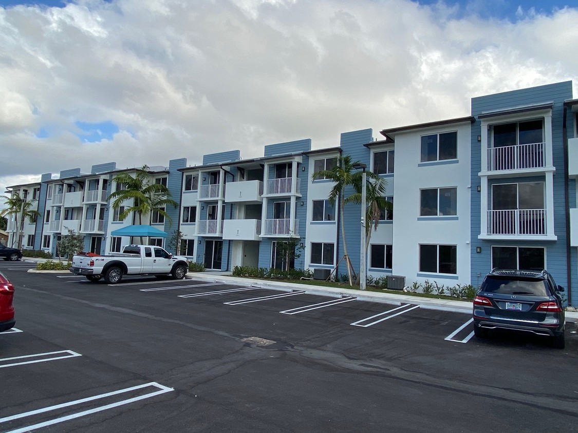 Primary Photo - Lanai Landings