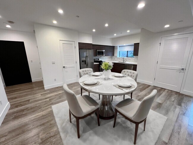 Foto del edificio - 4364 McLaughlin Ave