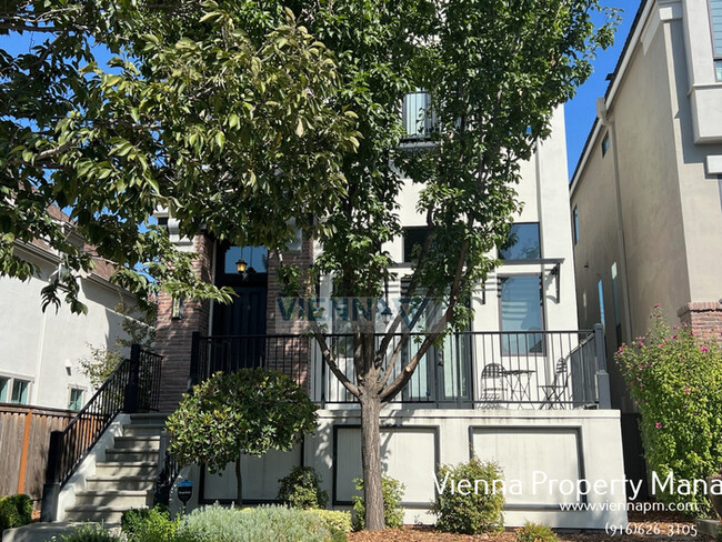 Building Photo - 3297 Crocker Dr