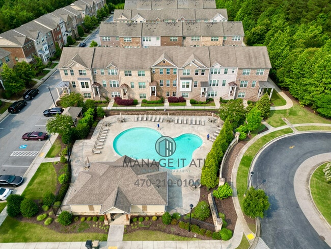 Building Photo - End unit! Gorgeous townhouse in the Suwane...