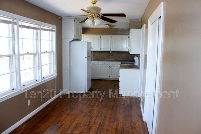Building Photo - 7045 Land Dr