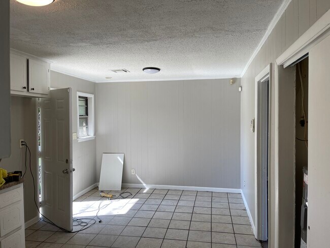 Foto del edificio - 1550 Midway St