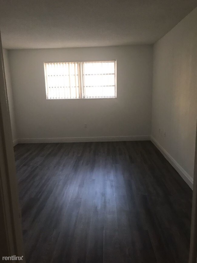 Building Photo - 2 br, 2 bath  - 1335 W 49th Pl
