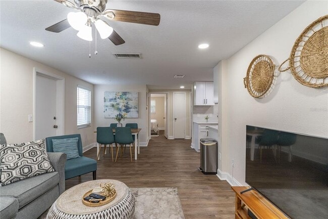 Foto del edificio - 623 Lyndhurst St