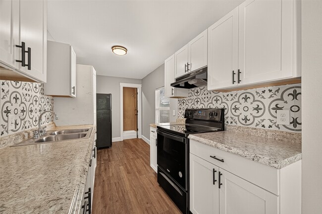 Building Photo - 5711 Brady St