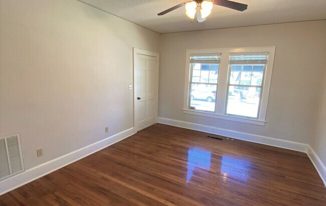 Building Photo - Heart of Midtown Historic Home 4/2 w/ Hard...