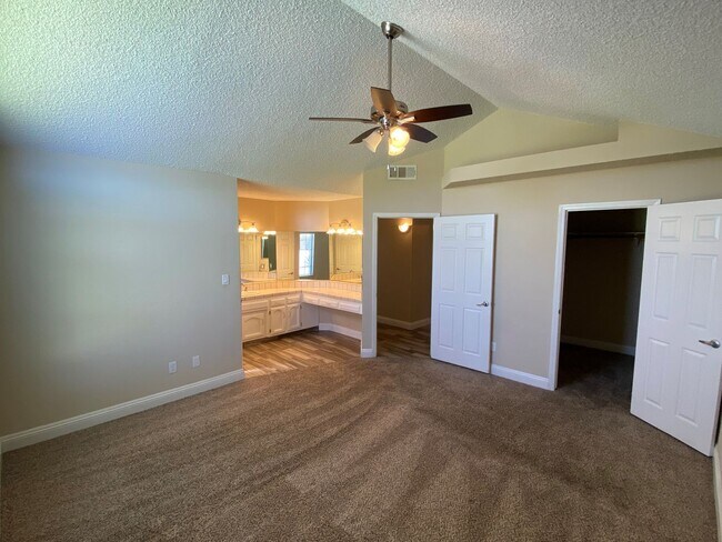 Building Photo - 12909 Hillary Way