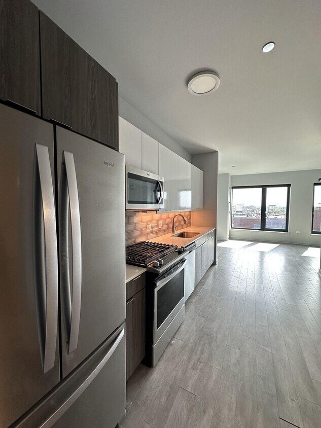 Foto principal - 0 bedroom in Chicago IL 60613