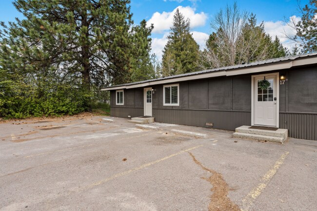 Building Photo - 661 8th Ave E N