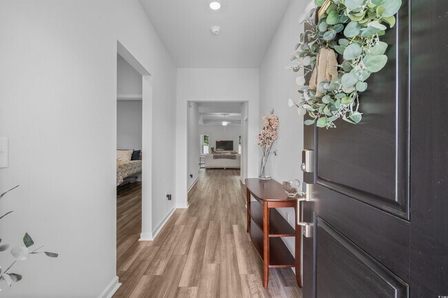 Foto del edificio - 655 Parker Ct
