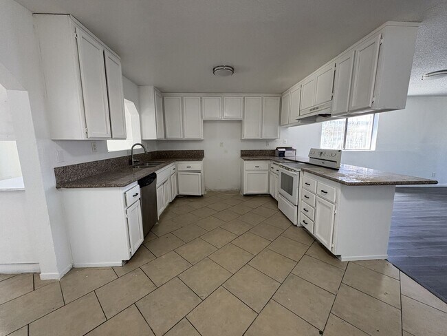 Building Photo - 6313 Hermosa St