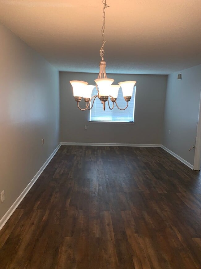 Building Photo - 1712 Eagles Pl