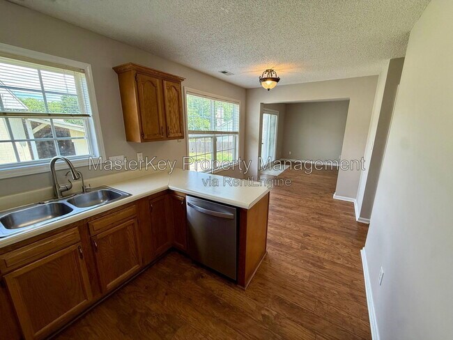 Foto del edificio - 703 Swan Hill Ct