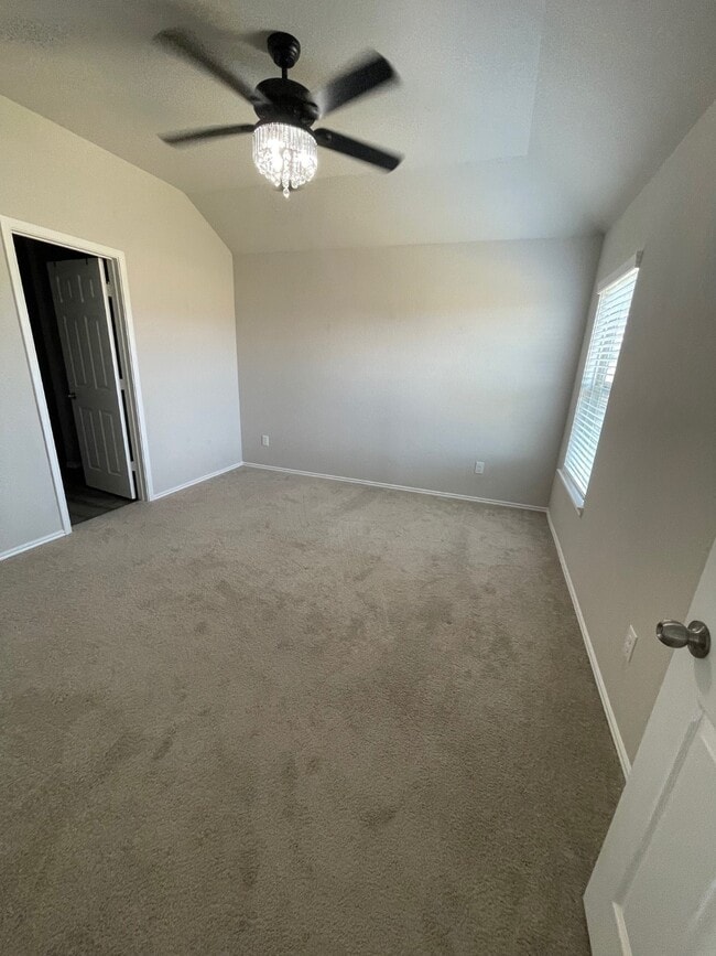 Foto del edificio - 323 Cumberland Forest Dr