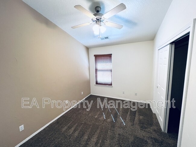 Foto del edificio - 4616 Stafford Pl NW