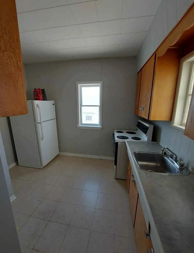 Building Photo - 468 Lipton St