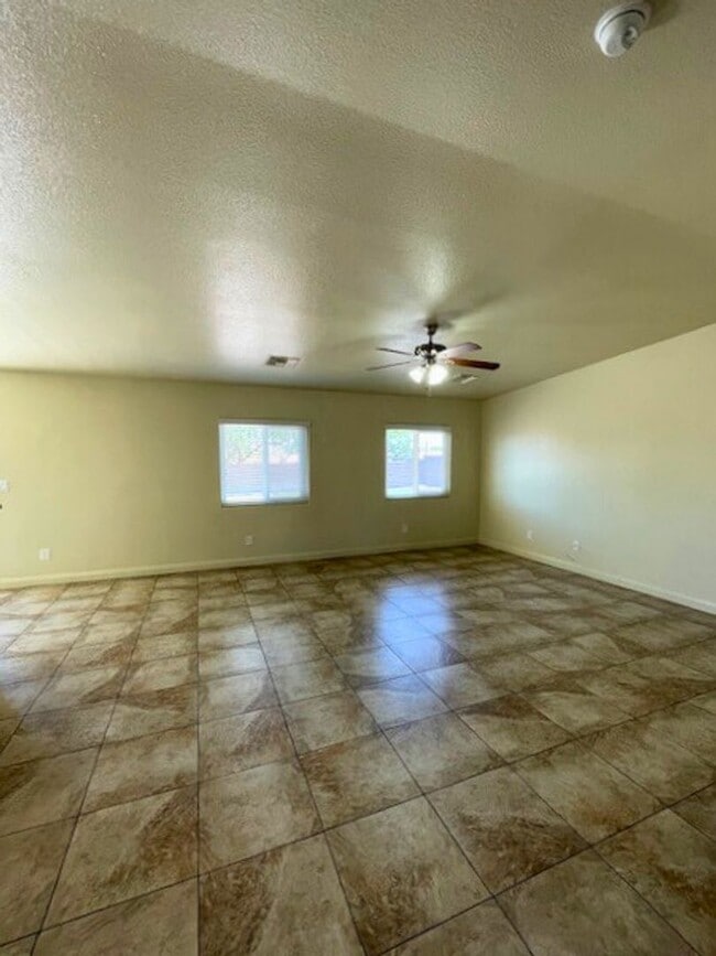 Building Photo - MOVE-IN READY 3BR/2BA SINGLE FAMILY HOME I...