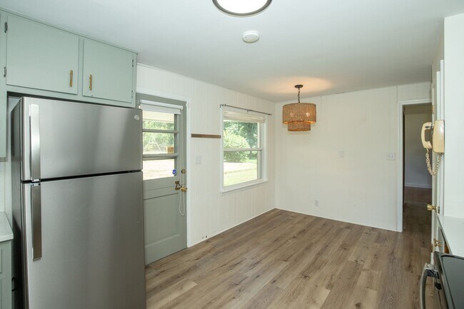 Building Photo - ? Stunning 3 Bedroom, 2 Bathroom Home! ?