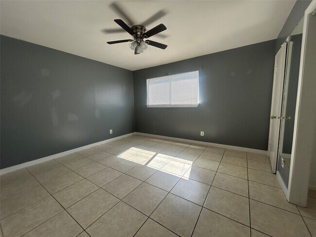 Foto del edificio - 6702 Biggs Ct