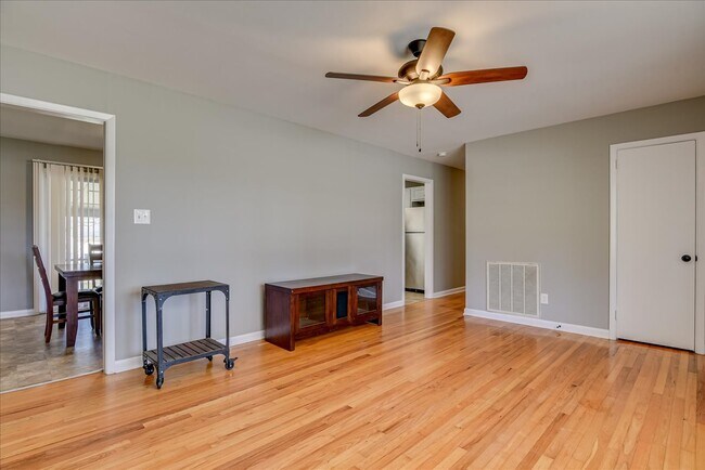 Foto del edificio - 1215 Glenwood Dr