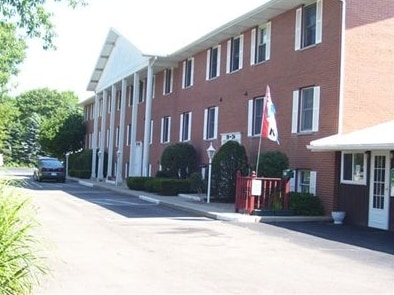 Building Photo - Village Green Apartments (KG1 - Village Gr...