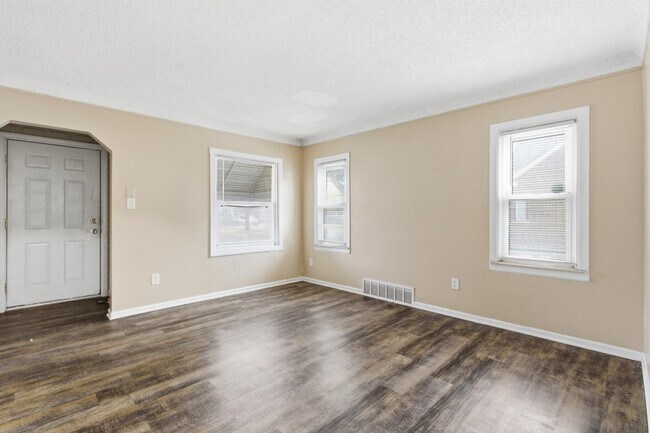 Foto del edificio - 18709 Runyon St