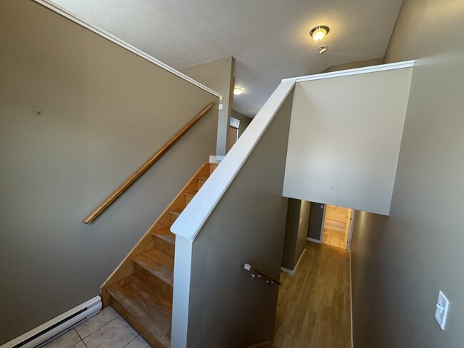 Building Photo - 110 Lonsdale Dr