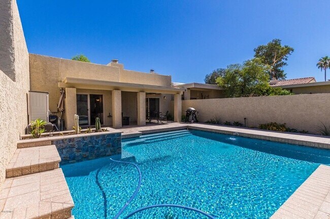 Foto del edificio - 7848 E Bonita Dr