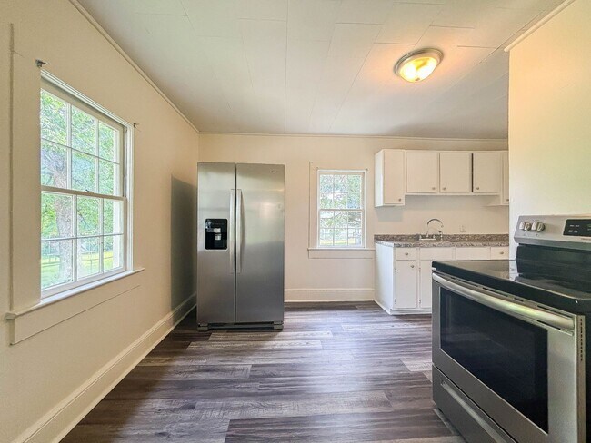 Building Photo - Cozy Corner Lot One Bedroom Home for Rent ...