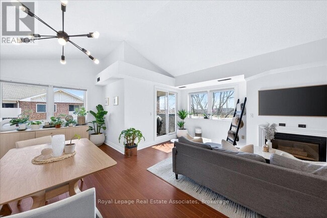 Building Photo - 75 Bristol Rd E