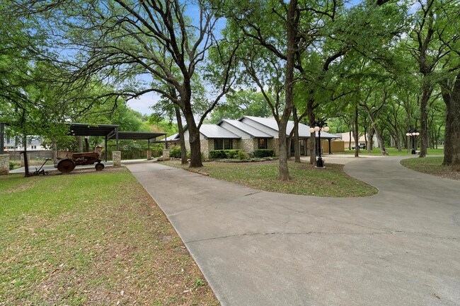 Vista de calle - 273 Leafy Hollow Ln